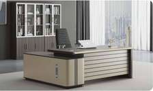 TABLE DE BUREAU KT905–18