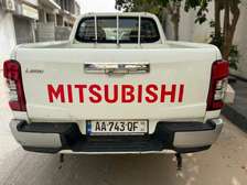 Mitsubishi l200 2024