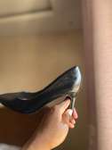 Chaussures talons noirs élégants silhouette affinée