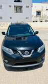 Nissan Rogue SUV noir polyvalent et spacieux