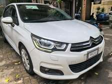 CITROEN C4 WHITE DIESEL MANUELLE.  A LOUER