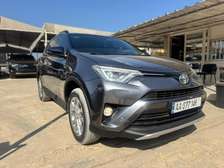 Toyota RAV4 SUV compact gris métallisé