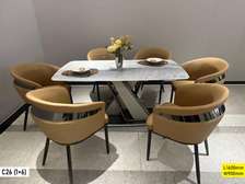 TABLE À MANGER MARBRÉE AVEC PIÉTEMENT GÉOMÉTRIQUE 6 CHAISES