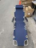 Chaise longue pliable avec accoudoirs