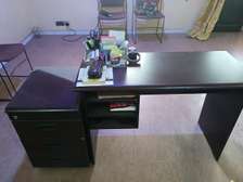 Bureau avec caisson