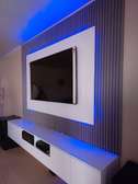 Meuble TV mural blanc gris LED bleu design moderne