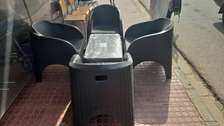Table chaises en plastique design rotin