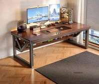Plusieurs table de bureaux disponible