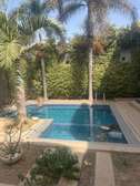 Villa 10 pièces à louer au point E