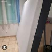 UN MATLA ORTHOPEDIQUE BLANC
