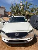 Mazda CX-5 SUV blanc confort et performance