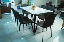 TABLE À MANGER