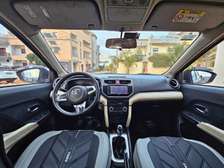 Toyota Rush avec chauffeur à louer – Confort et sécurité
