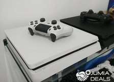PlayStation 4 slim flaché 10 jeux