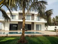 Villa meublée 4 chambres, 4 salles de bain avec piscine