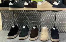 Kiton baskets basses noires semelle épaisse beige