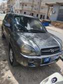 Hyundai voiture compacte gris métallisé économique