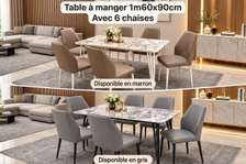 Table à manger avec 6 chaises effet marbre
