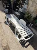 Transat en plastique pour plage/piscine avec accoudoirs