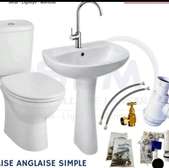 Chaises anglais et lavabo