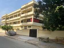 Grand immeuble à vendre au Point E