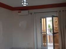 Studio à louer à Sacré Cœur 3