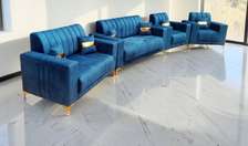 Fauteuils, canapés salons spacieux  , importé