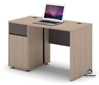 Des tables de bureau – Élégance, solidité et fonctionnalité