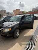 Ford Escape SUV noir spacieux et polyvalent