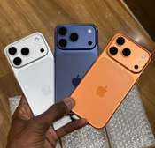 Apple iPhone 17 Pro triple caméra Blanc Bleu Orange