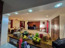 Maison meublée et équipée à THIES 5ch-2 salons