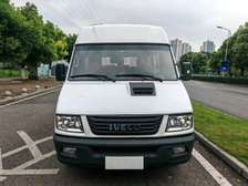Fourgon mixte utilitaire-passager IVECO importé de Chine