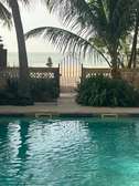 DEUX VILLAS PIEDS DANS L'EAU A SALY
