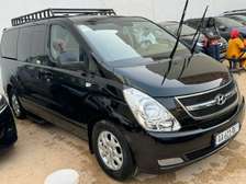 Location Minibus Hyundai Climatisé 12 Places avec Chauffeur