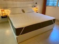 Lit King size et literie