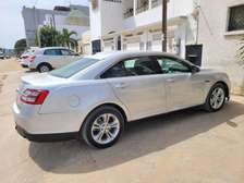 Ford Taurus à louer avec chauffeur