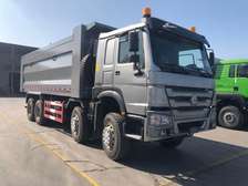 8x4 CAMION BENNE 2024