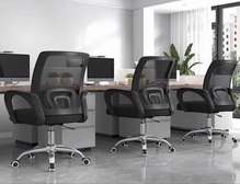 Chaise de bureau noire ergonomique réglable avec roulettes