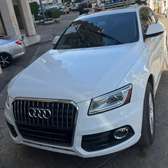 Audi Q5 SUV blanc spacieux performance