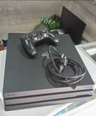 PS4 pro plus 4 jeux et fc25