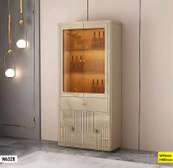 VAISSELIERS MODERNES ET ÉLÉGANTS DISPONIBLE