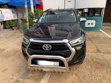Toyota Hilux 2021 noir SUV pick-up pare-buffle