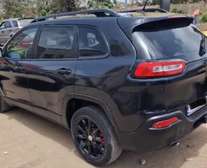 Belle jeep Cherokee noire à vendre