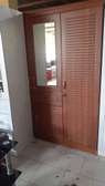 Armoire marron et blanc