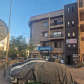 Immeuble commercial à vendre au rond point yoff.