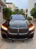 BMW SERIE 740 i