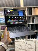 iPad pro M4 capacité 256giga avec clavier authentique