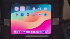 📱 iPad Pro 13” (2024) M4 – très peu utilisé