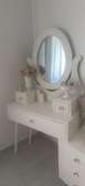 Coiffeuse blanche