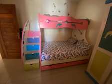 Lits superposés-Armoire-Table d'étude